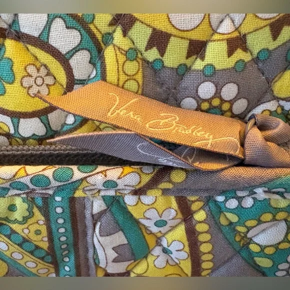 Retired print from Vera Bradley. Tablet quilted case with removable strap. - Picture 2 of 5